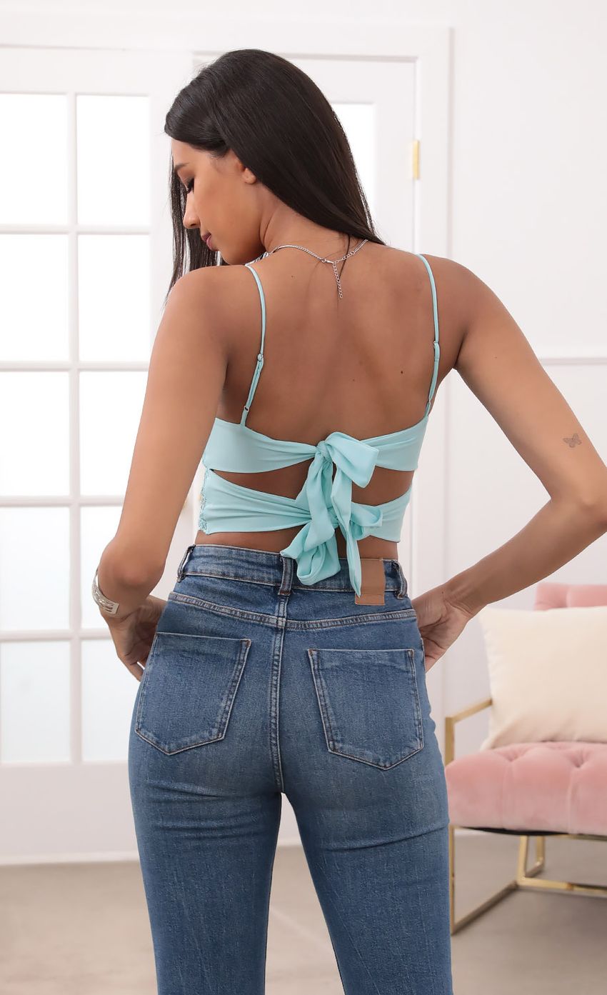 Picture Top in Aqua Lace. Source: https://media-img.lucyinthesky.com/data/Aug20_1/850xAUTO/781A8999.JPG