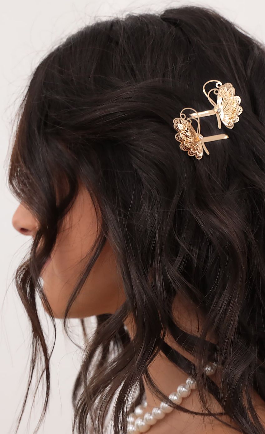 Picture Gold Detail Hair Pin. Source: https://media-img.lucyinthesky.com/data/Aug20_2/850xAUTO/781A5075.JPG
