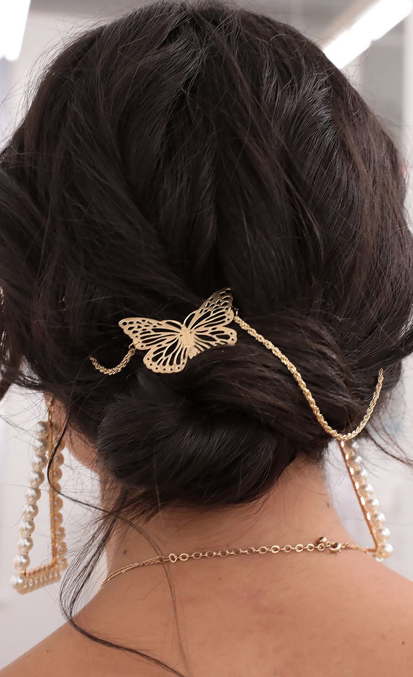 Picture Monarch Butterfly Hair Clip in Gold. Source: https://media-img.lucyinthesky.com/data/Aug20_2/850xAUTO/781A7334.JPG