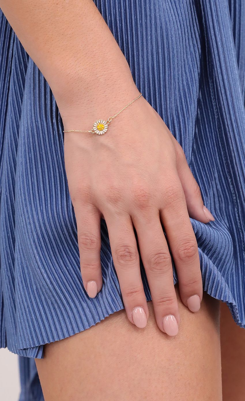 Picture Miss Daisy Bracelet in Gold. Source: https://media-img.lucyinthesky.com/data/Aug21_1/850xAUTO/1V9A14121.JPG