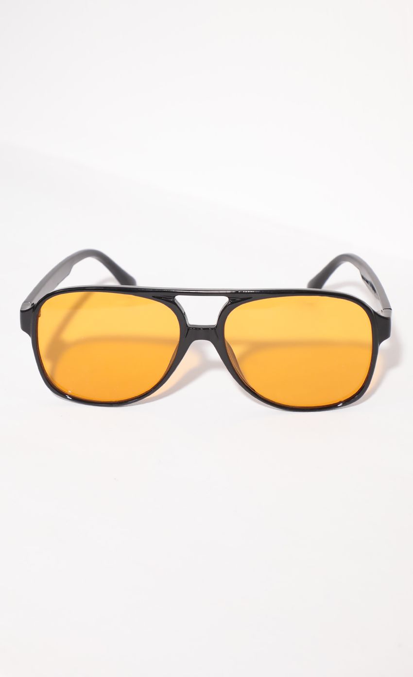 Picture Khalida Vintage Aviators in Orange. Source: https://media-img.lucyinthesky.com/data/Aug21_1/850xAUTO/AT2A4849.JPG