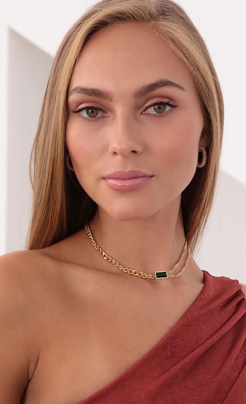 Picture For The Love of Emerald Necklace in Gold. Source: https://media-img.lucyinthesky.com/data/Aug21_2/850xAUTO/1V9A1105.JPG