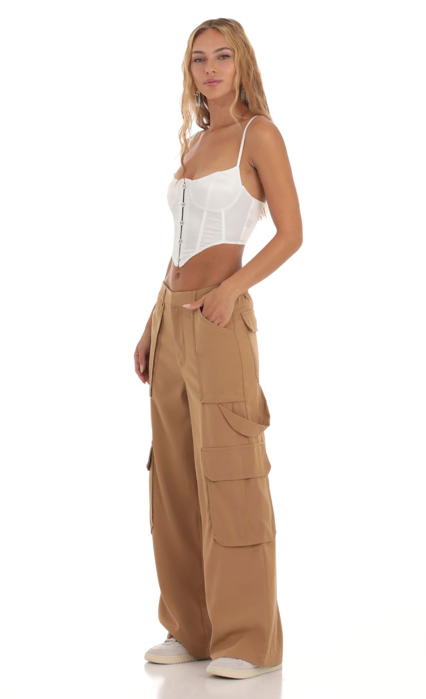 Picture Cargo Pants in Light Brown. Source: https://media-img.lucyinthesky.com/data/Aug23/850xAUTO/99c4c8a0-4f03-4155-9145-1e6af9d79b34.jpg