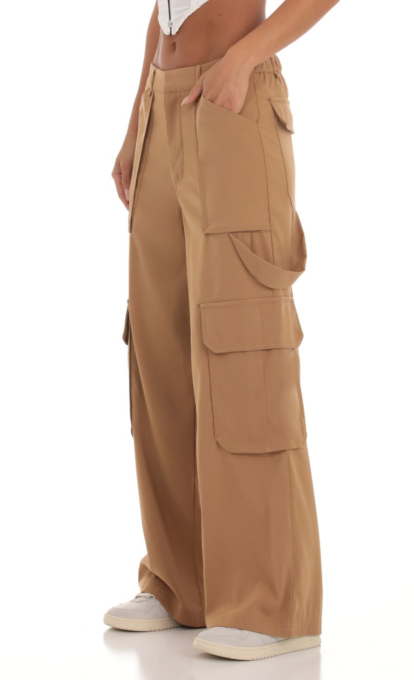 Picture Cargo Pants in Light Brown. Source: https://media-img.lucyinthesky.com/data/Aug23/850xAUTO/a5b86426-0015-4635-8c50-cf4e33858b72.jpg