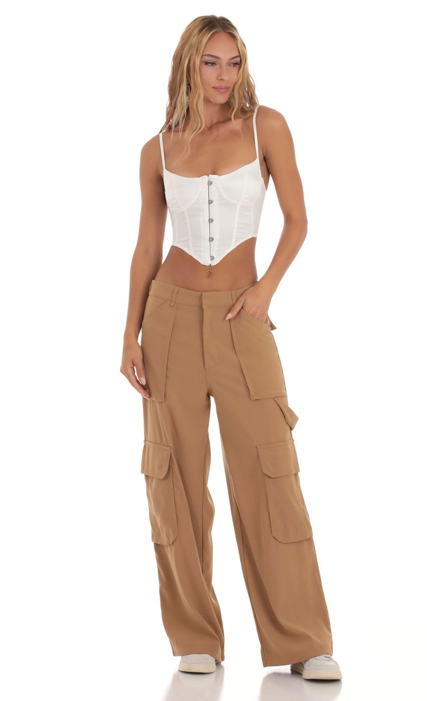 Picture Cargo Pants in Light Brown. Source: https://media-img.lucyinthesky.com/data/Aug23/850xAUTO/e9f2c8f4-c957-4b6a-be07-f7ff741d885e.jpg