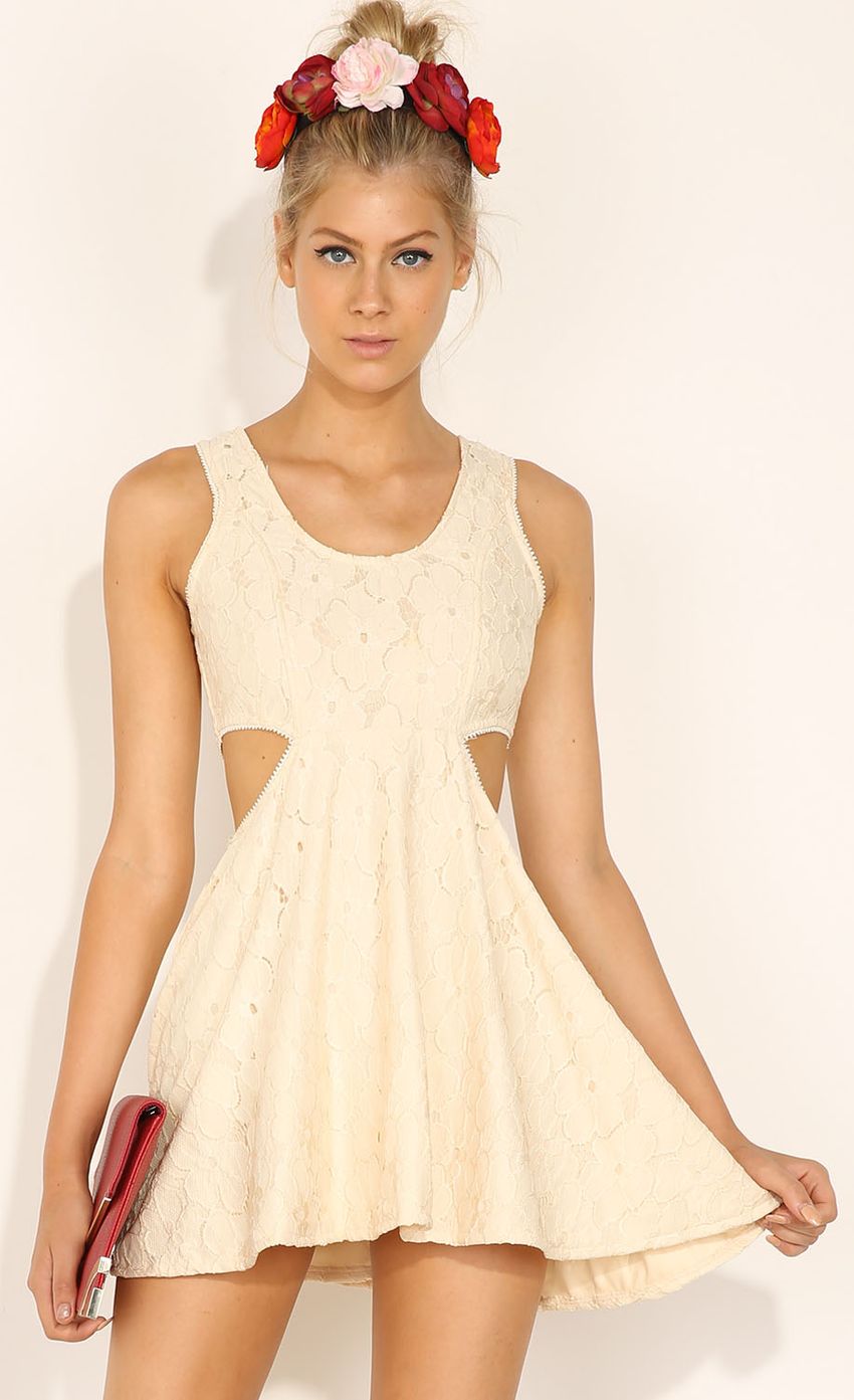 Picture LACE UP RIGHT DRESS. Source: https://media-img.lucyinthesky.com/data/Dec14_1/850xAUTO/0Y5A1516.JPG