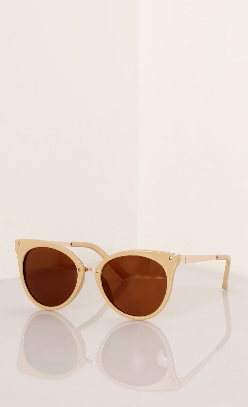 Picture UNAPOLOGETIC SUNGLASSES IN BEIGE. Source: https://media-img.lucyinthesky.com/data/Dec14_2/850xAUTO/0Y5A5313.JPG