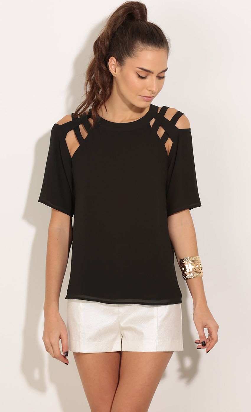 Picture Caged Top In Black. Source: https://media-img.lucyinthesky.com/data/Dec15_2/850xAUTO/0Y5A5508.JPG