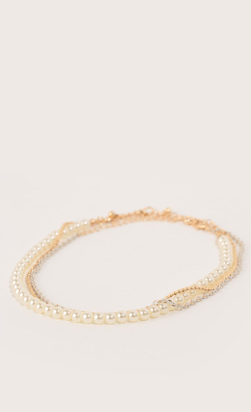 Picture Pearl Choker. Source: https://media-img.lucyinthesky.com/data/Dec16_2/850xAUTO/0Y5A7256.JPG