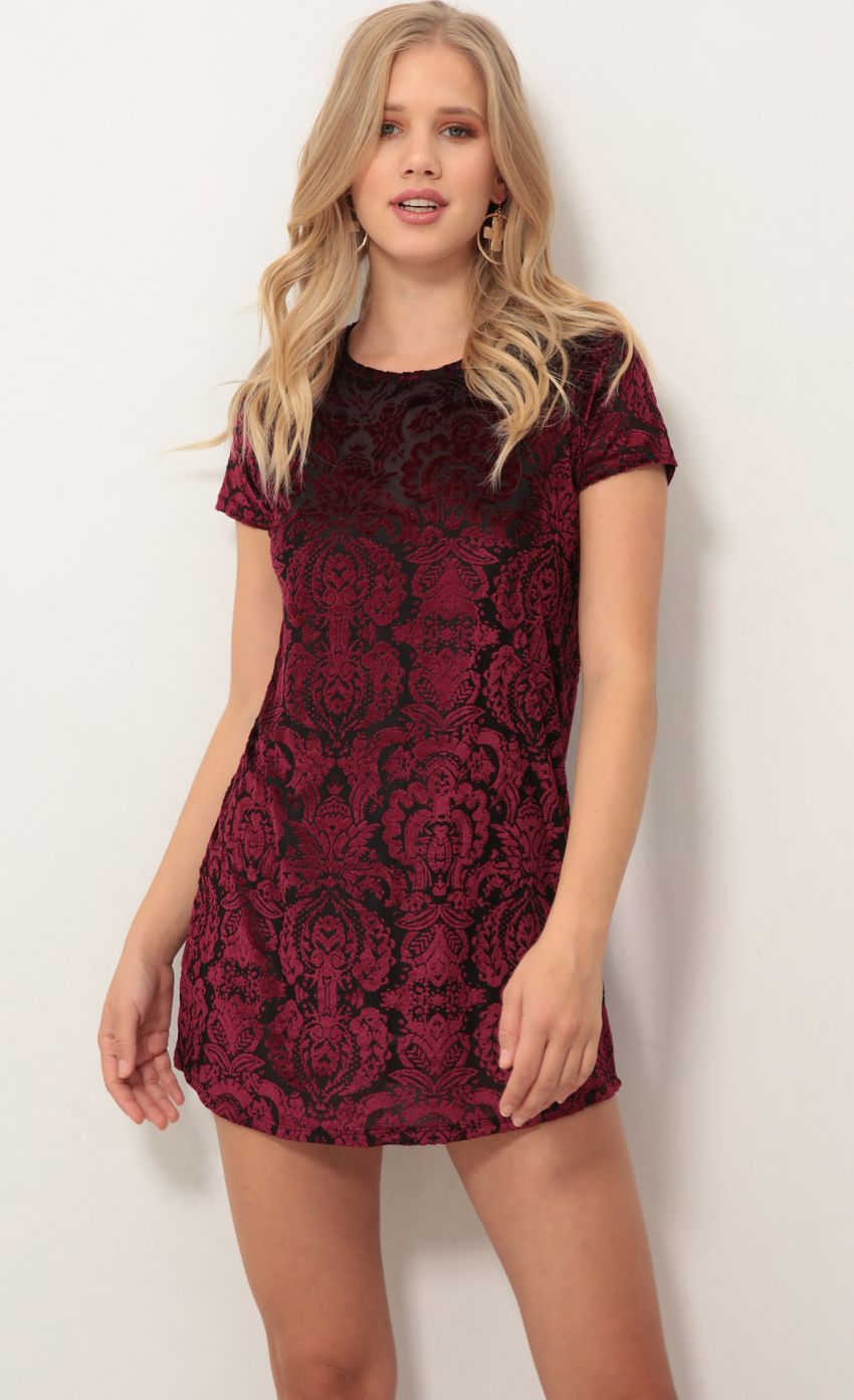Picture Harper Dress In Wine Burnout Velvet. Source: https://media-img.lucyinthesky.com/data/Dec18_1/850xAUTO/0Y5A3709S.JPG