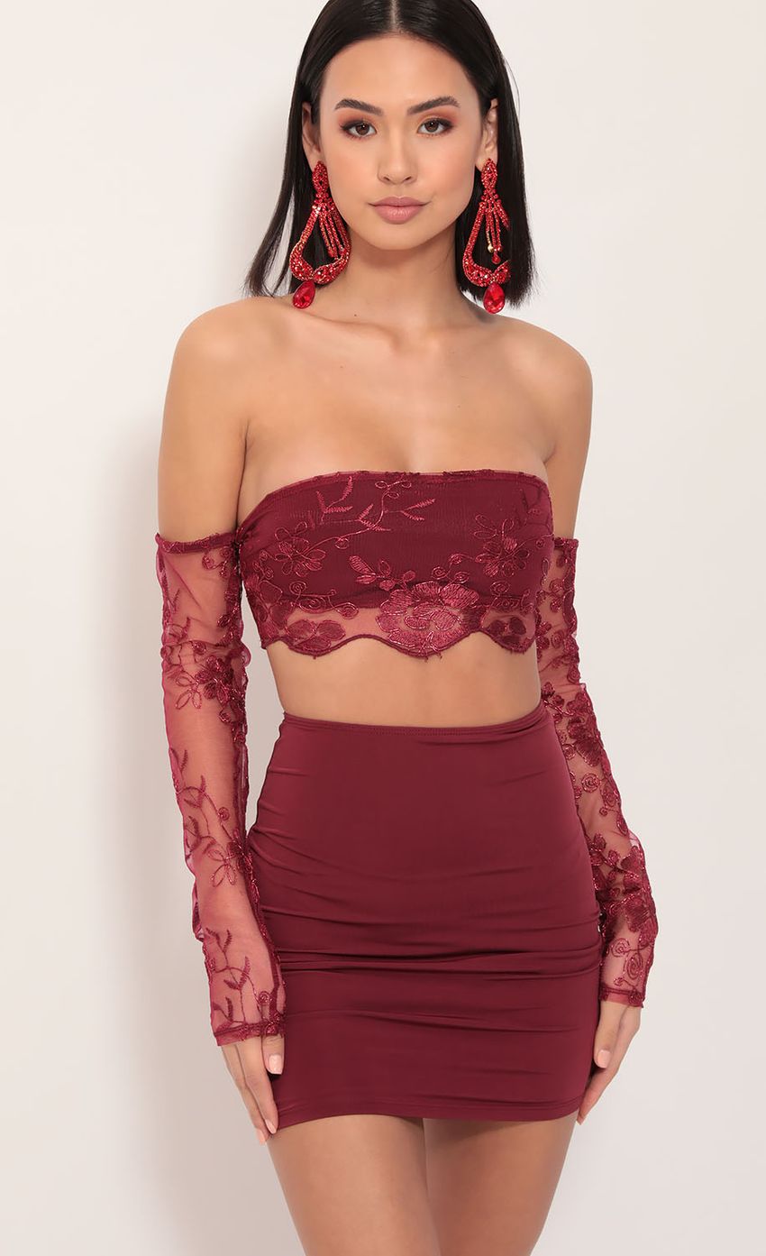 Picture Valentina Sequin Lace Sleeve Set in Merlot. Source: https://media-img.lucyinthesky.com/data/Dec19_1/850xAUTO/781A9138.JPG