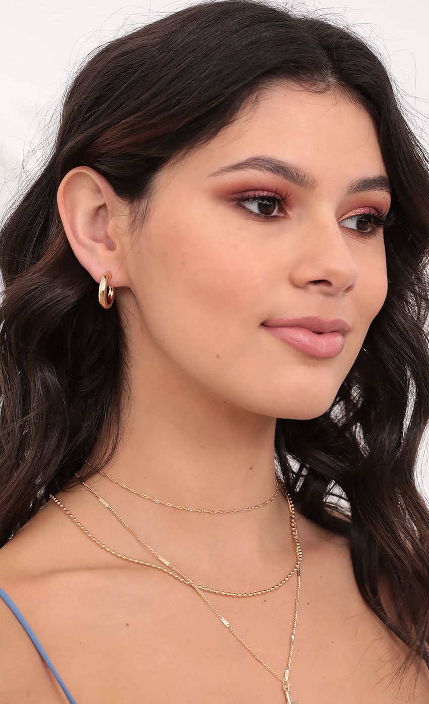 Picture Mini Gold Chunky Hoops. Source: https://media-img.lucyinthesky.com/data/Dec20_1/850xAUTO/1V9A1721.JPG