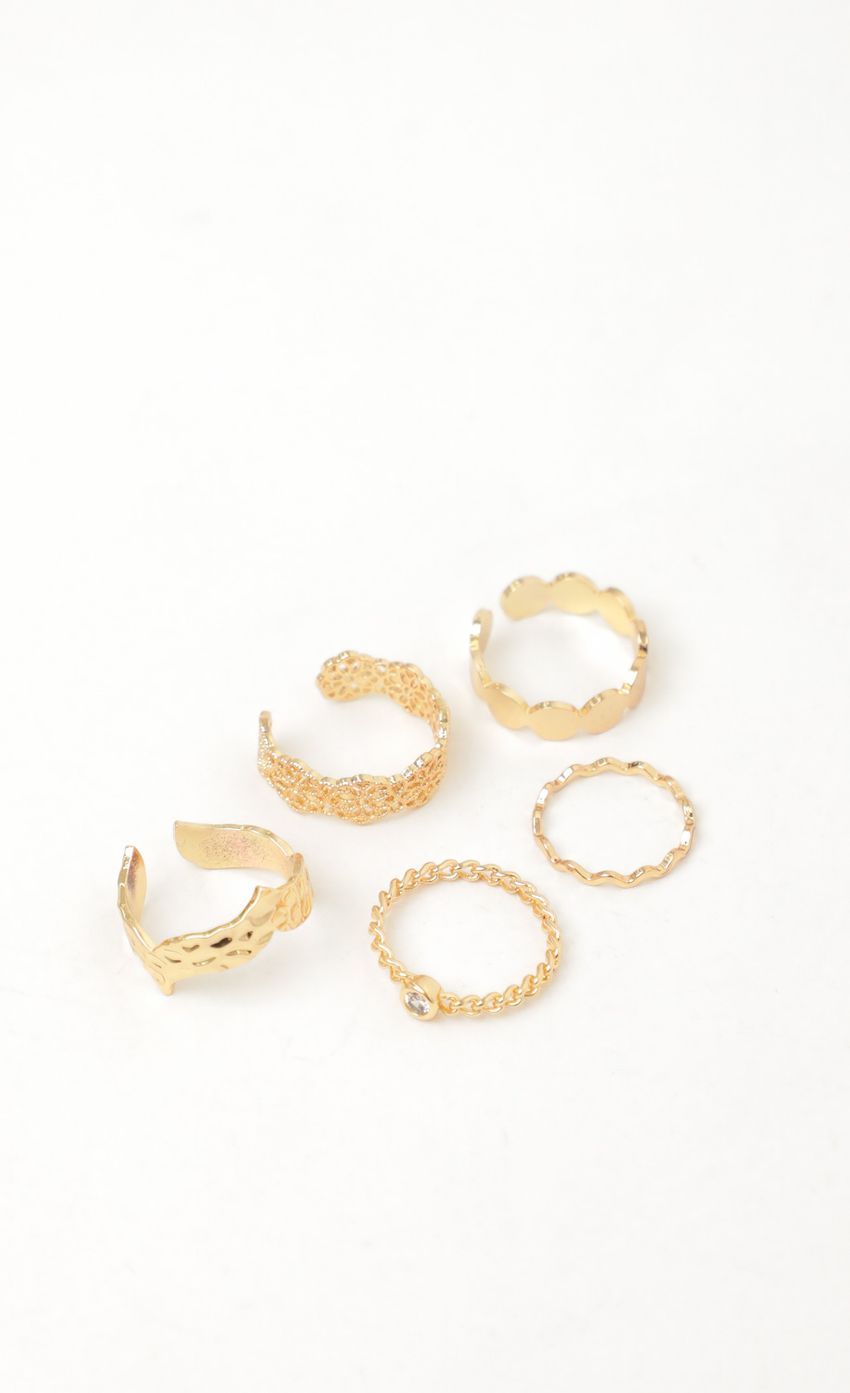 Picture Nori Ring Set in Gold. Source: https://media-img.lucyinthesky.com/data/Dec21_1/850xAUTO/1J7A0006.JPG