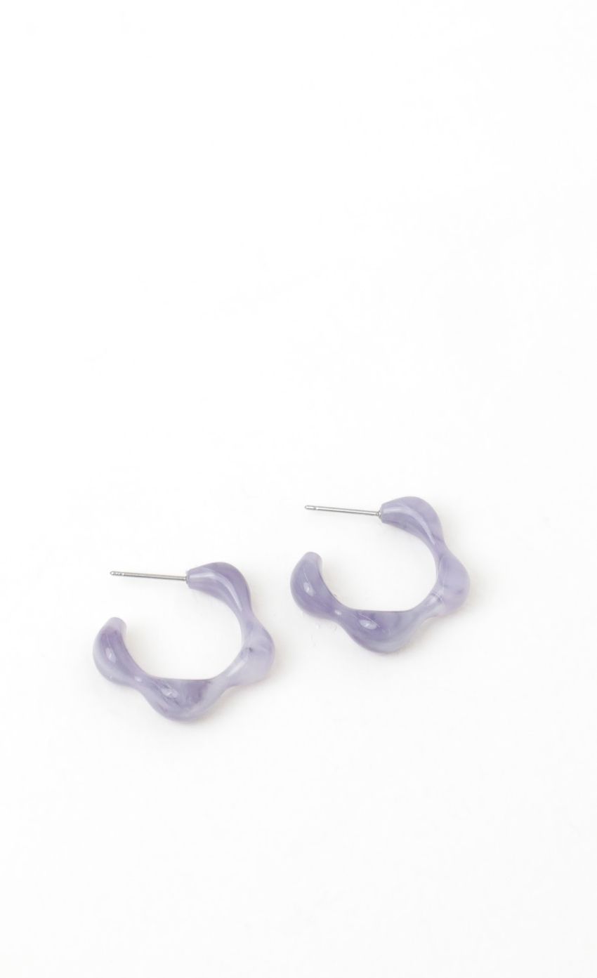 Picture Wavy Goddess Earrings in Purple. Source: https://media-img.lucyinthesky.com/data/Dec21_1/850xAUTO/1J7A0054.JPG