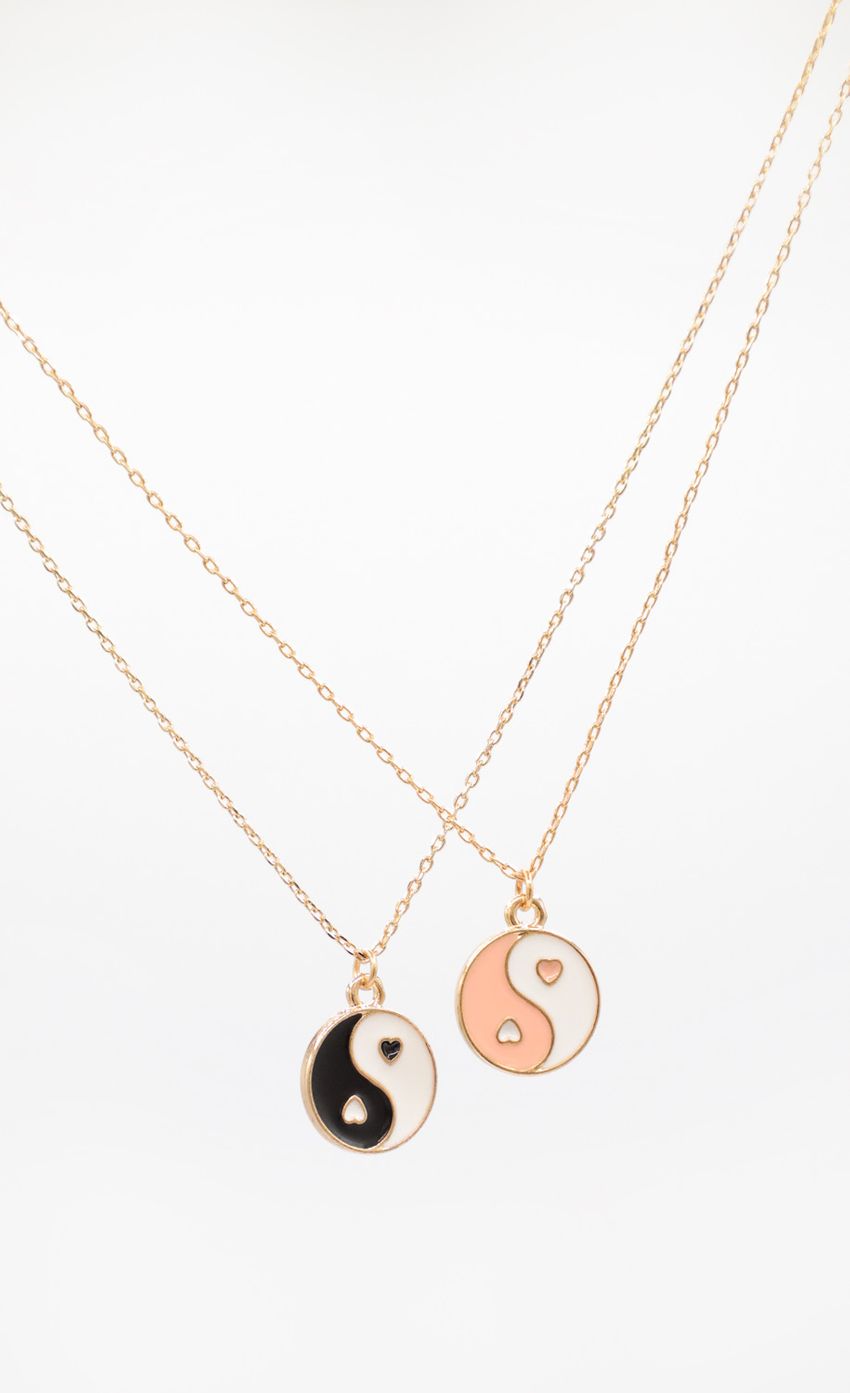 Picture Best of Me Necklace Set in Pink and Black. Source: https://media-img.lucyinthesky.com/data/Dec21_1/850xAUTO/1J7A91571.JPG