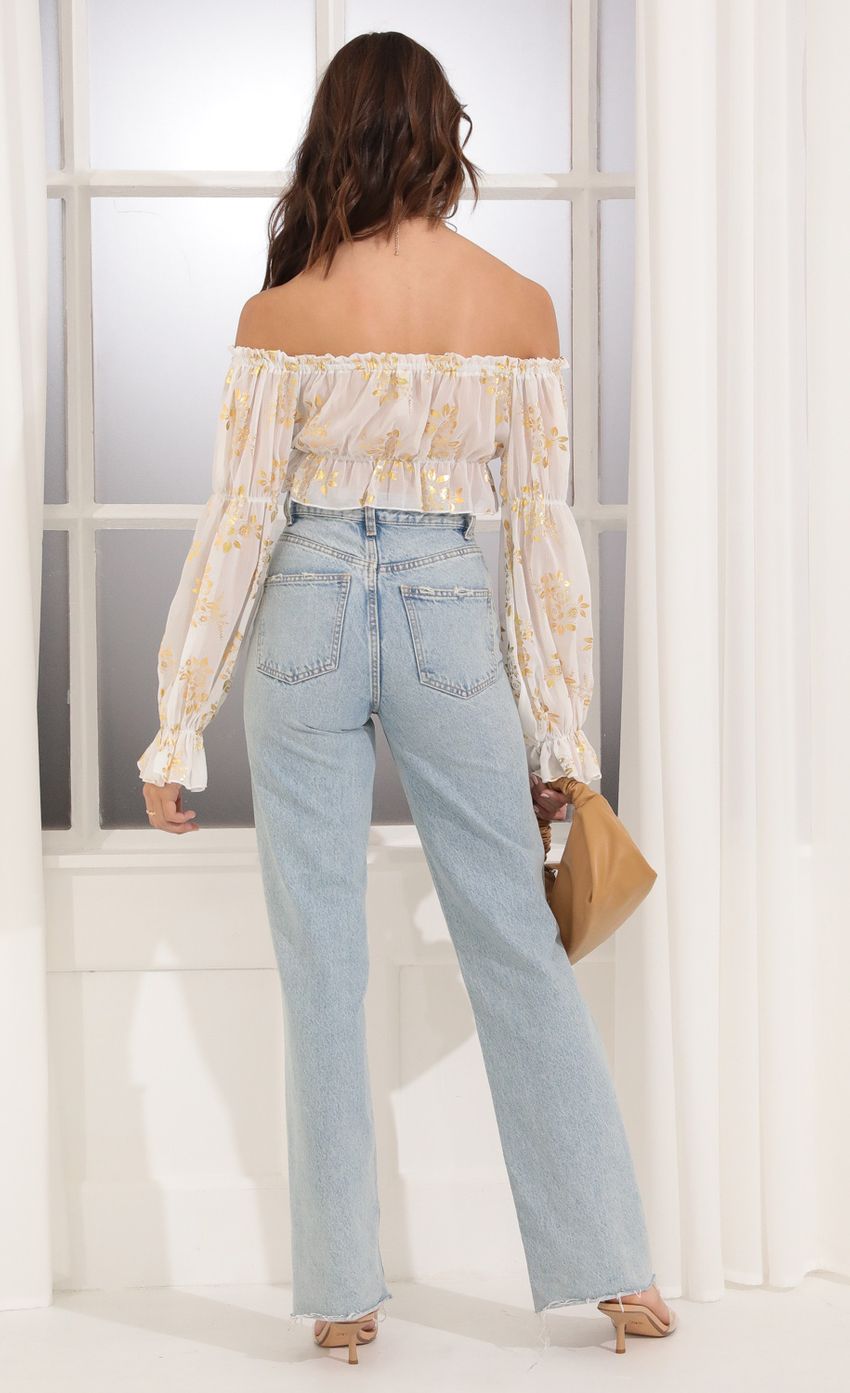 Picture Off Shoulder Top in White and Gold. Source: https://media-img.lucyinthesky.com/data/Dec21_1/850xAUTO/1V9A6737.JPG