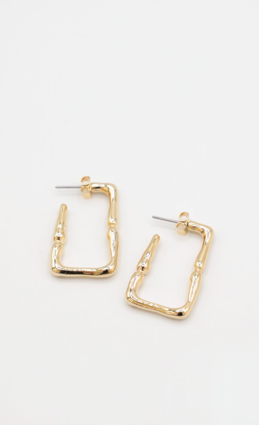 Picture Valley Girl Earring Set in Gold. Source: https://media-img.lucyinthesky.com/data/Dec21_2/850xAUTO/1J7A4751.JPG