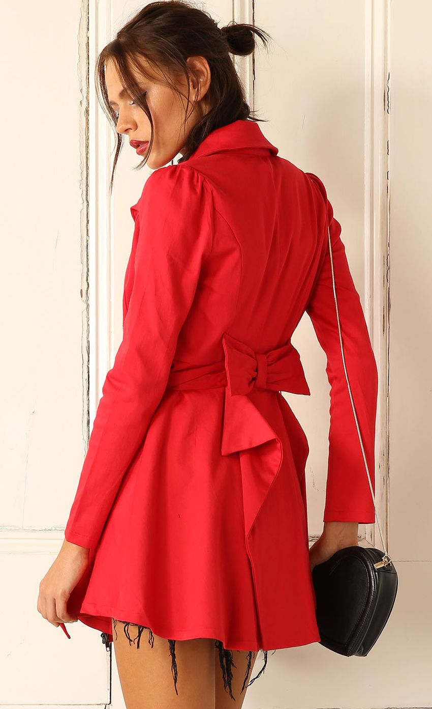 Picture RED BOW TRENCH COAT. Source: https://media-img.lucyinthesky.com/data/Feb15_1/850xAUTO/0Y5A4023.JPG