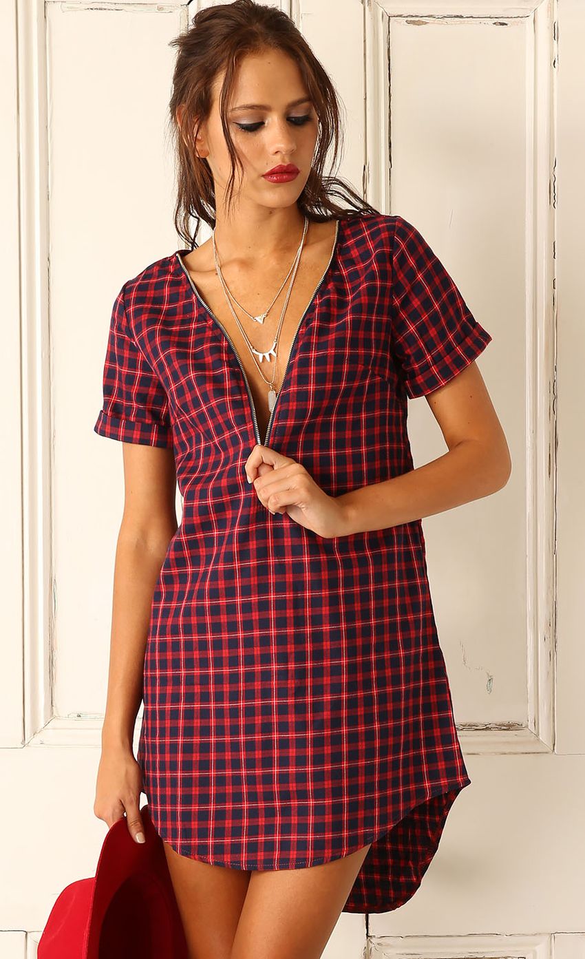 Picture RED PLAID DAY DRESS. Source: https://media-img.lucyinthesky.com/data/Feb15_1/850xAUTO/0Y5A4946.JPG