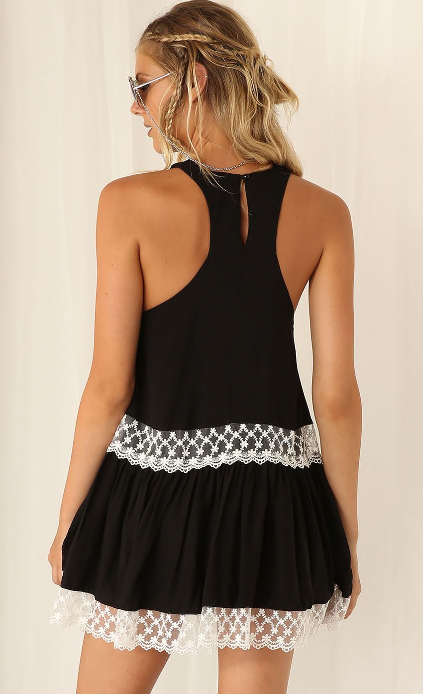 Picture BLACK AND WHITE LACE DRESS. Source: https://media-img.lucyinthesky.com/data/Feb15_2/850xAUTO/0Y5A2413.JPG