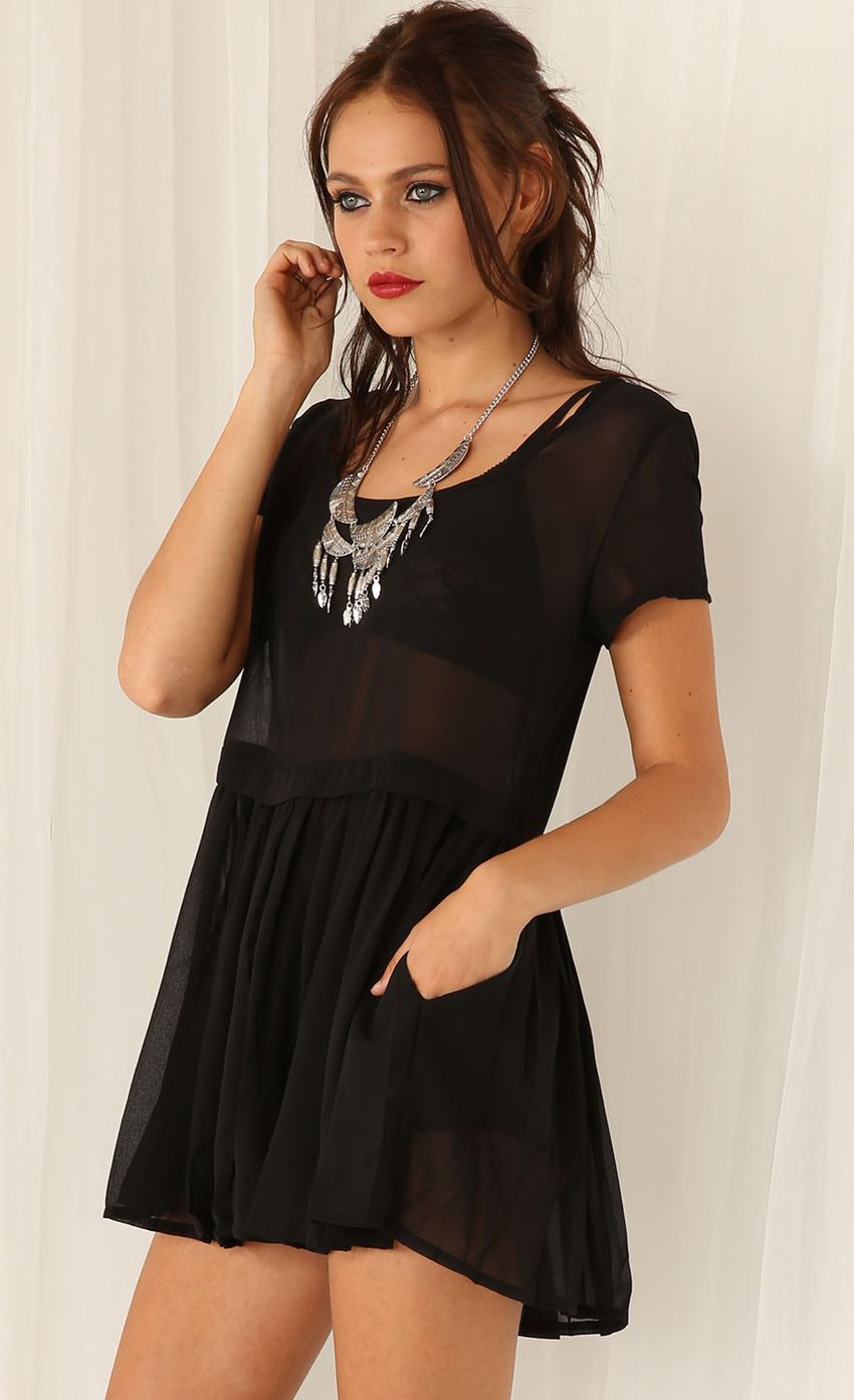 Picture Black Chiffon Pleated Dress. Source: https://media-img.lucyinthesky.com/data/Feb15_2/850xAUTO/0Y5A3653.JPG
