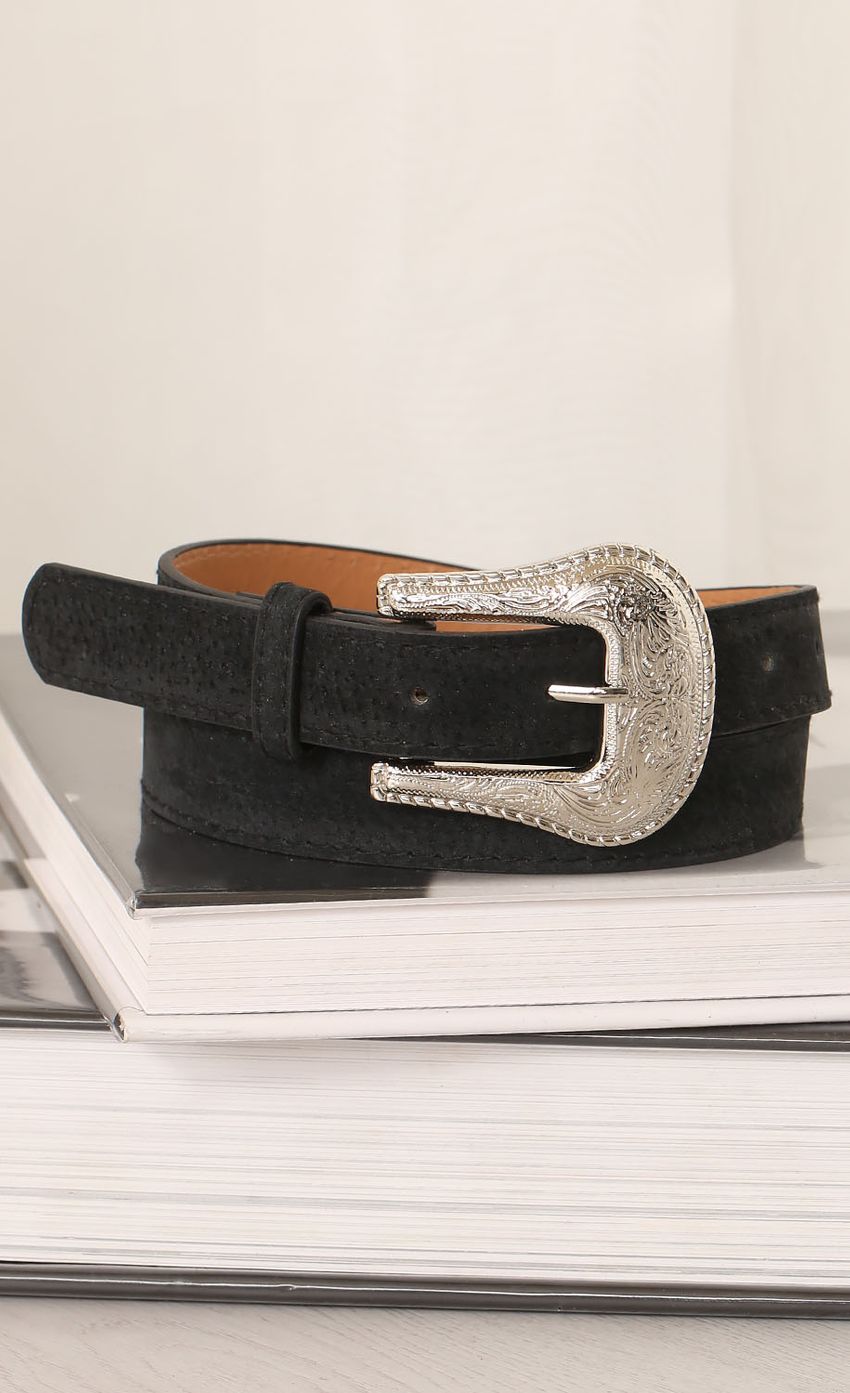 Picture Silver Buckle Belt. Source: https://media-img.lucyinthesky.com/data/Feb15_2/850xAUTO/0Y5A5104.JPG