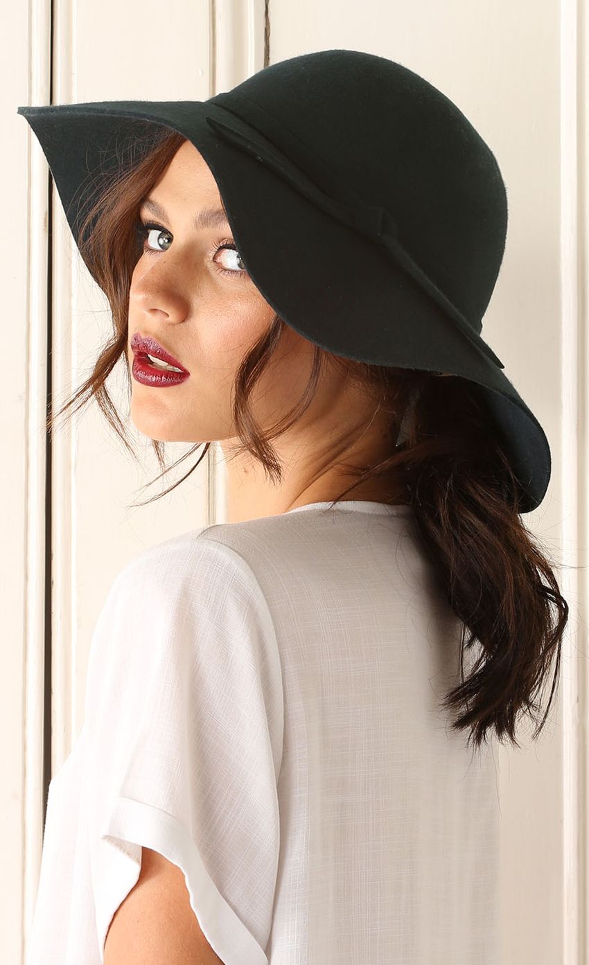 Picture Dark Green Soft Wool Hat. Source: https://media-img.lucyinthesky.com/data/Feb15_2/850xAUTO/0Y5A5235.JPG