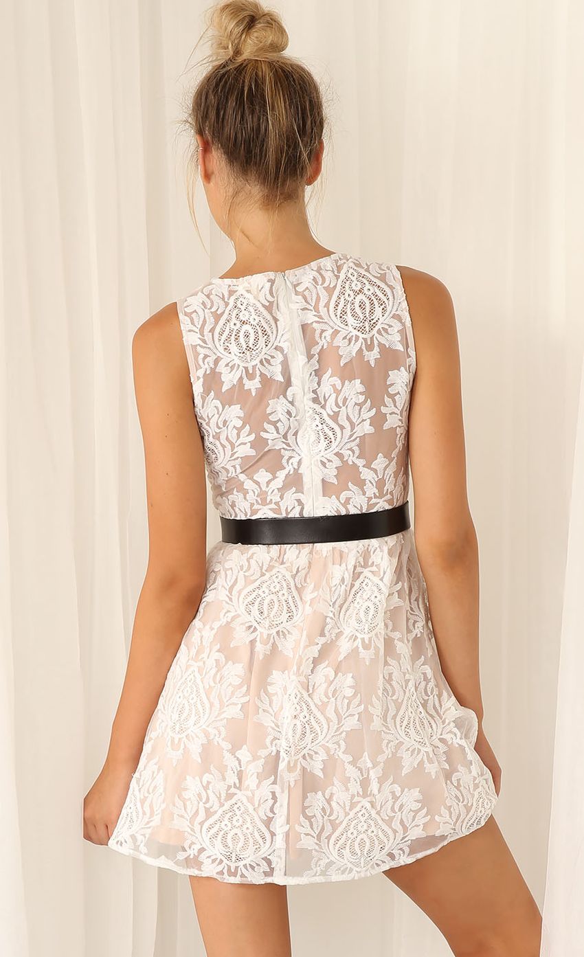 Picture Blush Dress with White Lace Overlay. Source: https://media-img.lucyinthesky.com/data/Feb15_2/850xAUTO/0Y5A6562.JPG