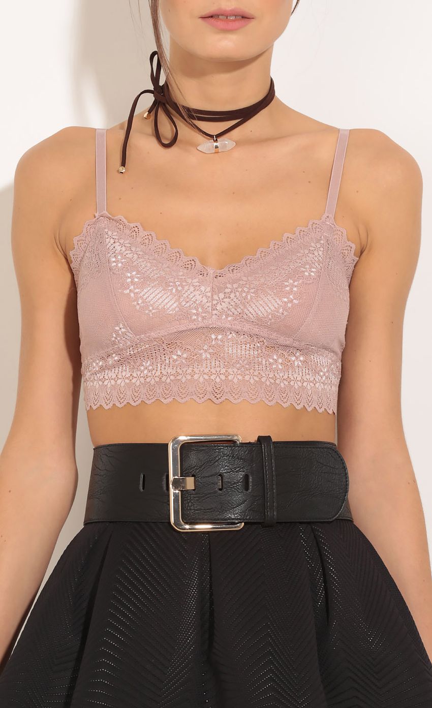 Picture Statement Buckle Waist Belt In Black. Source: https://media-img.lucyinthesky.com/data/Feb16_1/850xAUTO/0Y5A1377.JPG