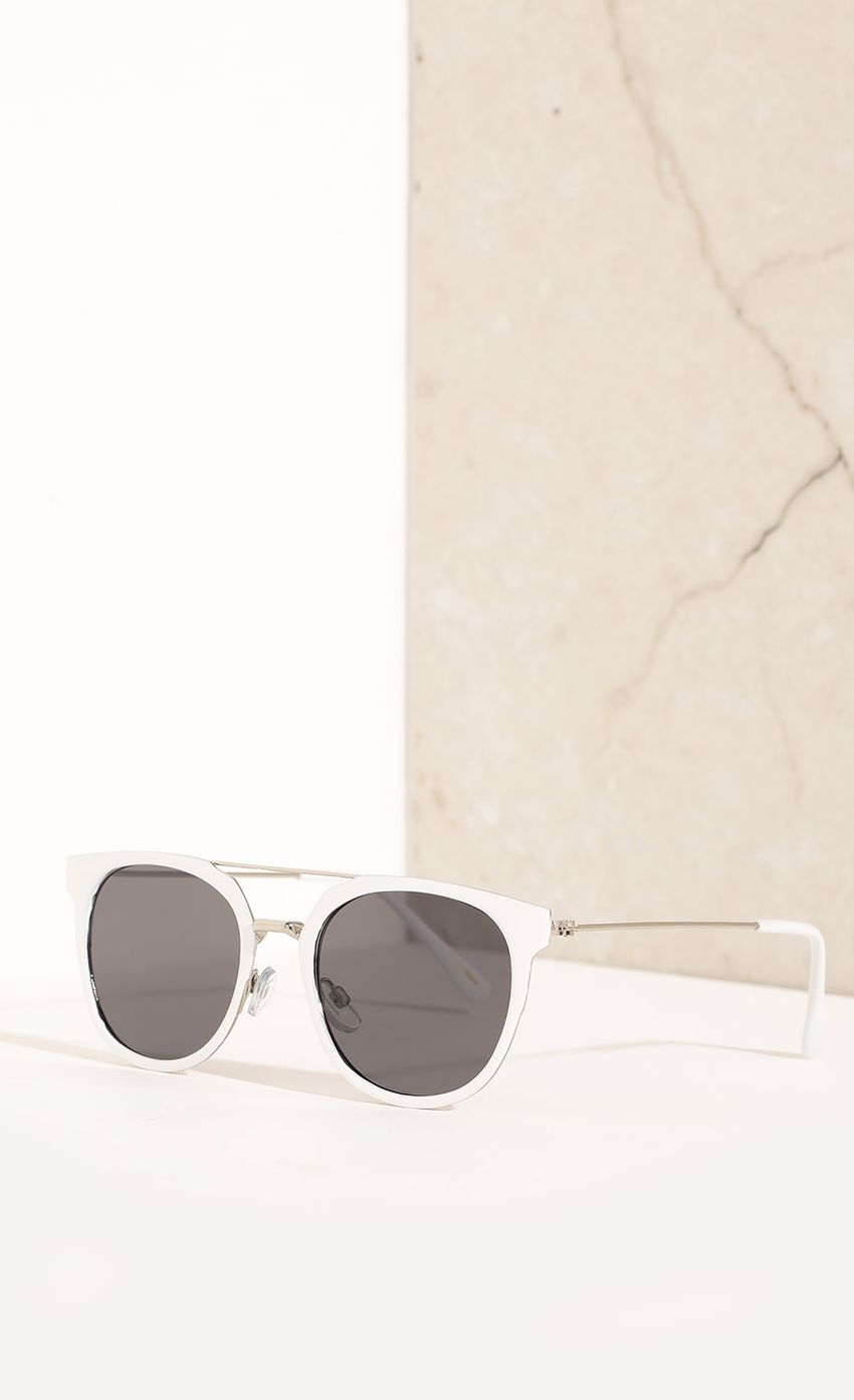 Picture Aviator Sunglasses In White. Source: https://media-img.lucyinthesky.com/data/Feb16_1/850xAUTO/0Y5A3664.JPG