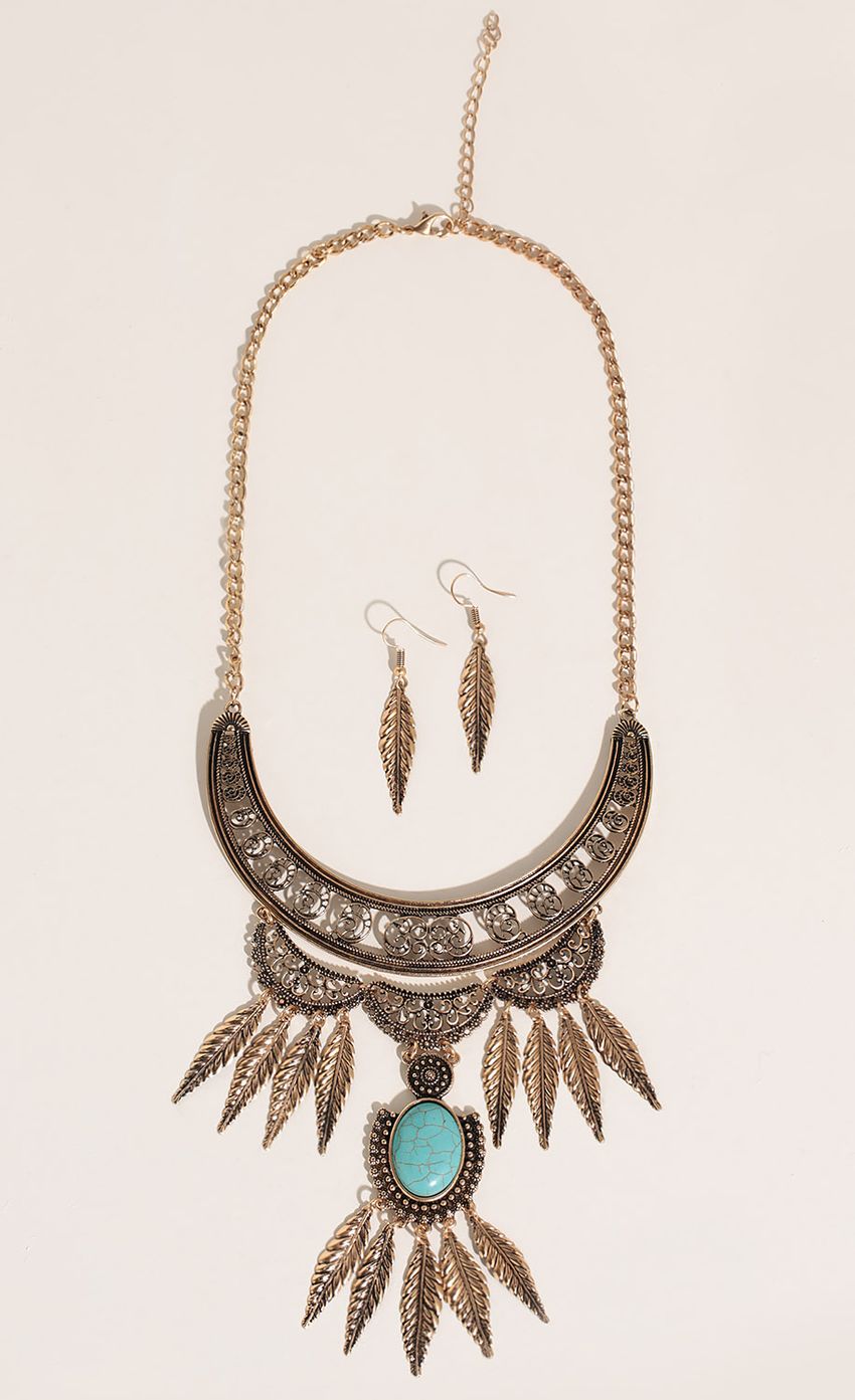 Picture Antique Feather Necklace Set In Rustic Gold. Source: https://media-img.lucyinthesky.com/data/Feb16_1/850xAUTO/0Y5A99431.JPG