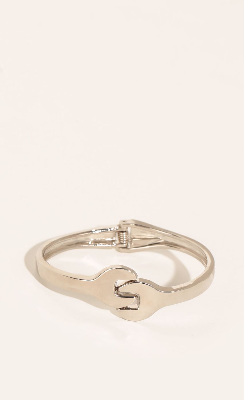 Picture Interlock Bracelet In Silver. Source: https://media-img.lucyinthesky.com/data/Feb16_2/850xAUTO/0Y5A6708.JPG