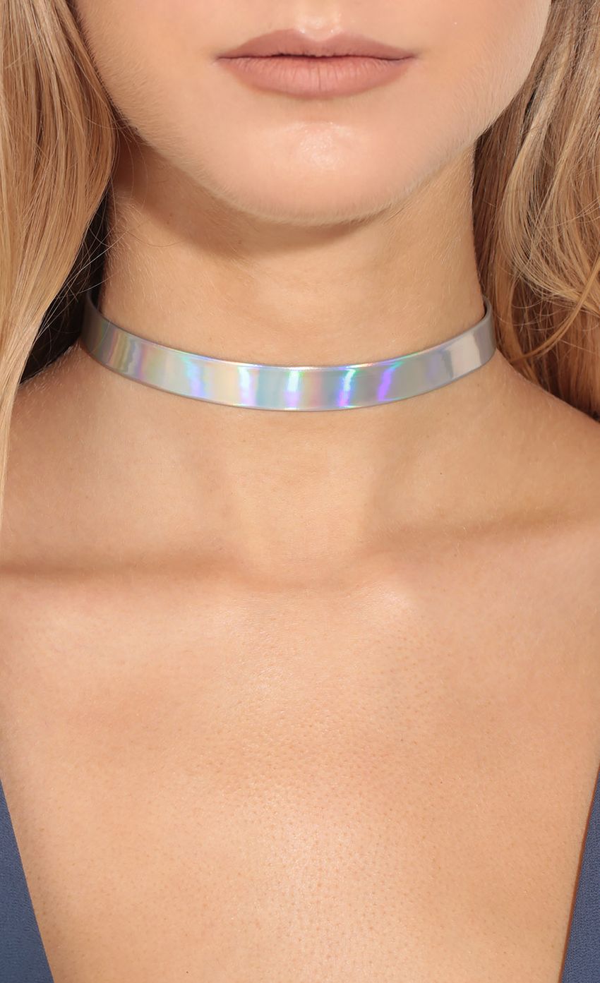 Picture Holographic Choker Necklace. Source: https://media-img.lucyinthesky.com/data/Feb17_1/850xAUTO/0Y5A6467.JPG