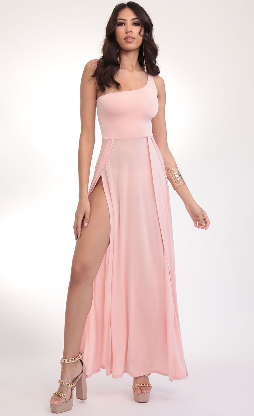Picture London Shoulder Maxi in Blush. Source: https://media-img.lucyinthesky.com/data/Feb20_2/850xAUTO/781A3891.JPG