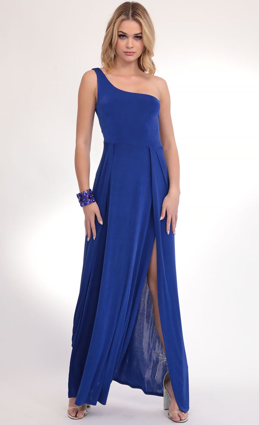 Picture Shoulder Maxi in Royal Blue. Source: https://media-img.lucyinthesky.com/data/Feb20_2/850xAUTO/781A5716.JPG