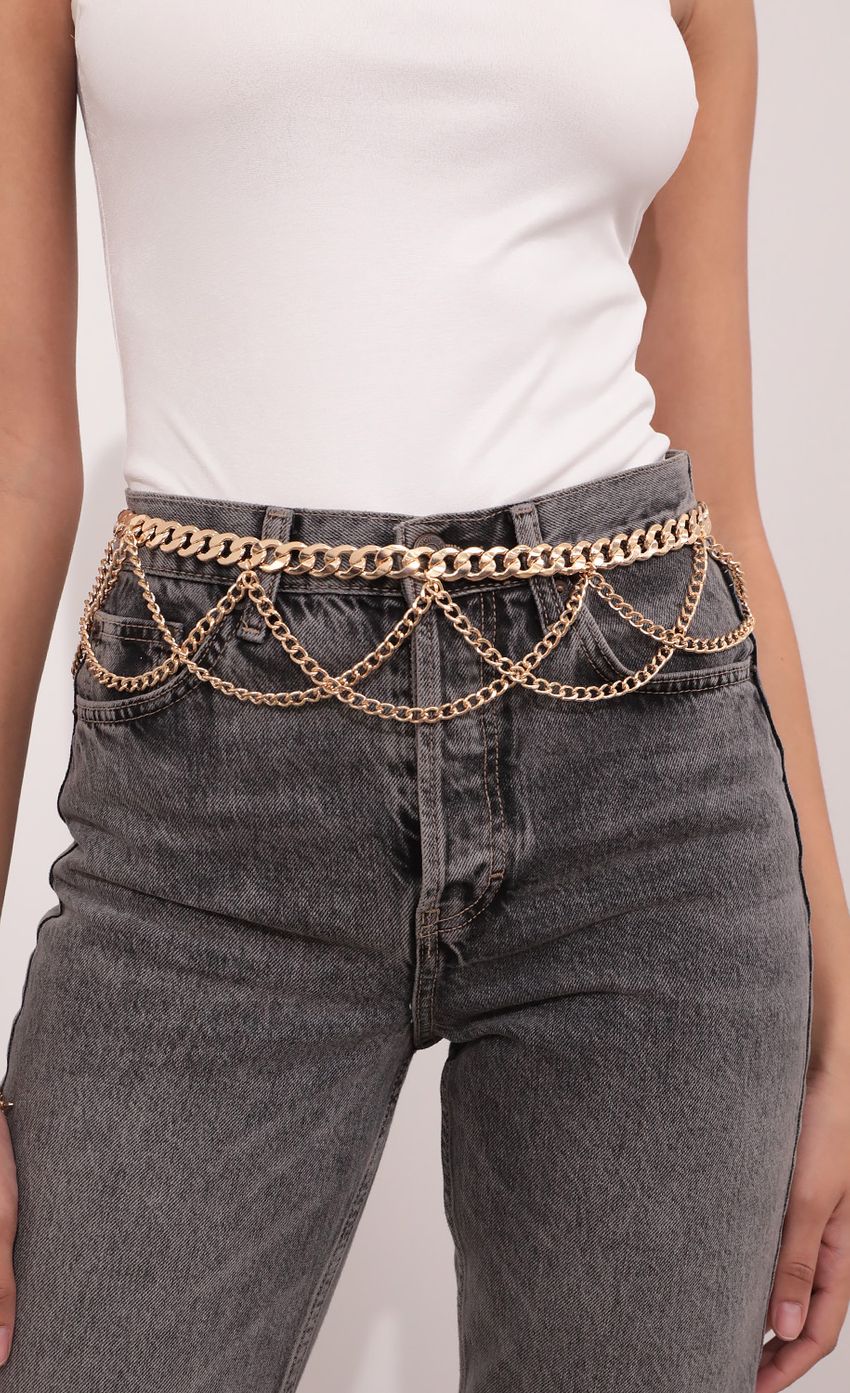 Picture Chain Belt in Gold. Source: https://media-img.lucyinthesky.com/data/Feb21_1/850xAUTO/1V9A0111.JPG
