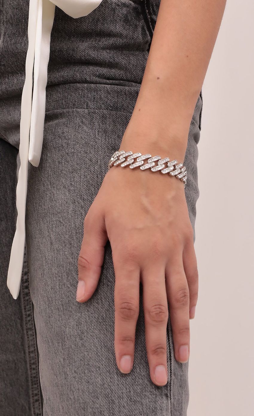 Picture Silver Crystal Chain Bracelet. Source: https://media-img.lucyinthesky.com/data/Feb21_1/850xAUTO/1V9A0746.JPG