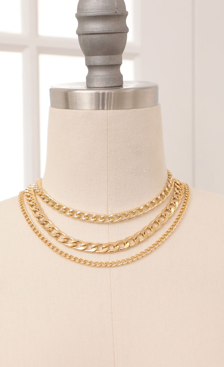 Picture 3 Chainz Necklace. Source: https://media-img.lucyinthesky.com/data/Feb21_1/850xAUTO/AT2A92471.JPG
