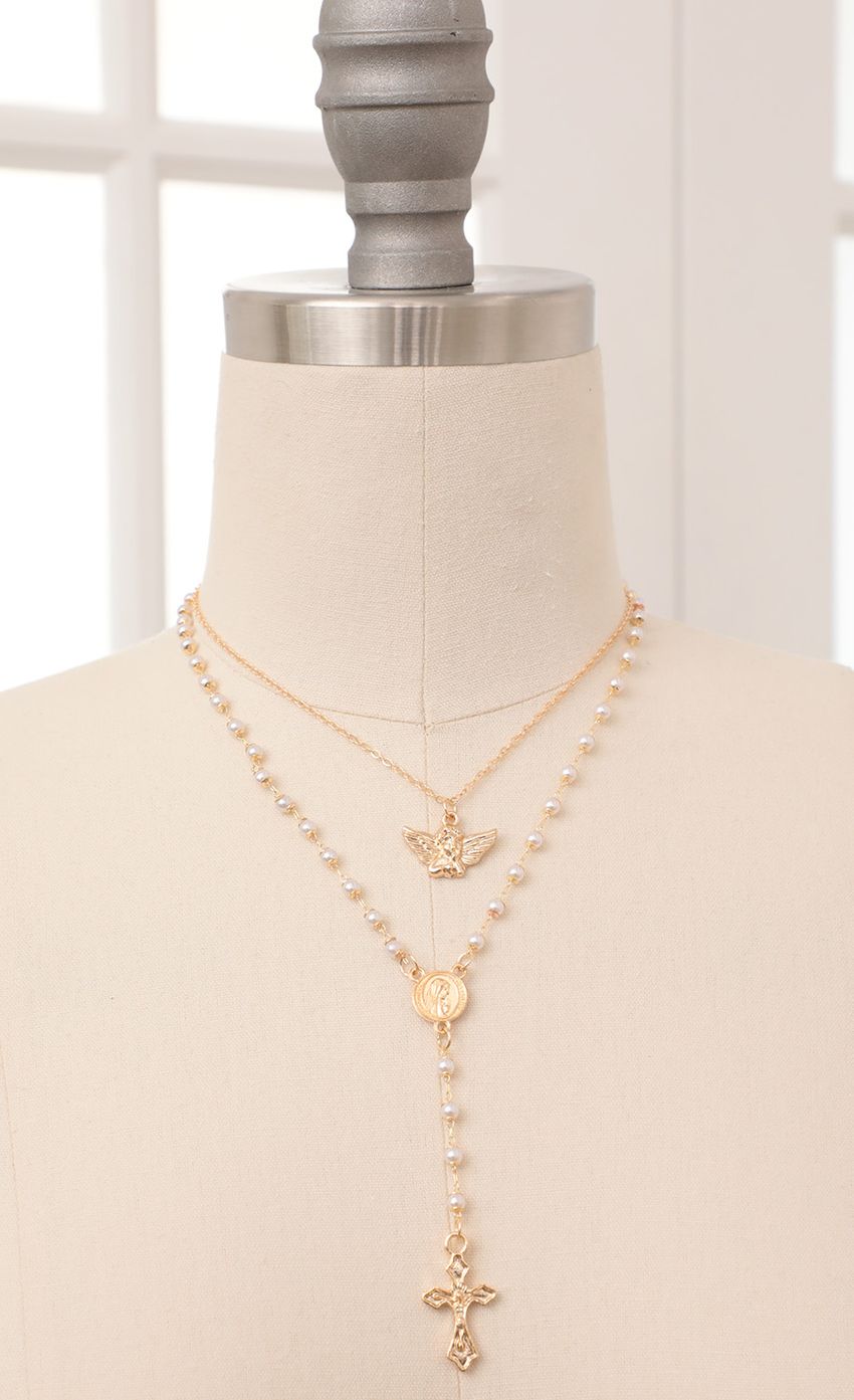 Picture Pearl Rosary in Gold. Source: https://media-img.lucyinthesky.com/data/Feb21_1/850xAUTO/AT2A9259_COPY.JPG