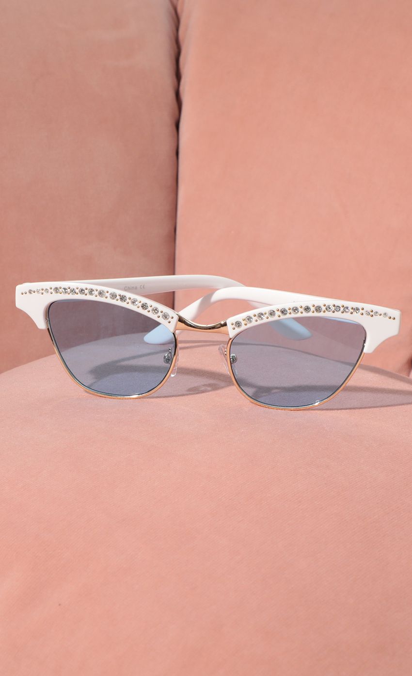 Picture Alexis Cat-Eye Sunglasses in White. Source: https://media-img.lucyinthesky.com/data/Feb21_1/850xAUTO/AT2A9271.JPG