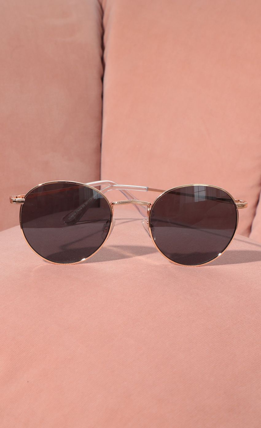 Picture Jessica Round Trim Sunglasses in Gold. Source: https://media-img.lucyinthesky.com/data/Feb21_1/850xAUTO/AT2A9276.JPG