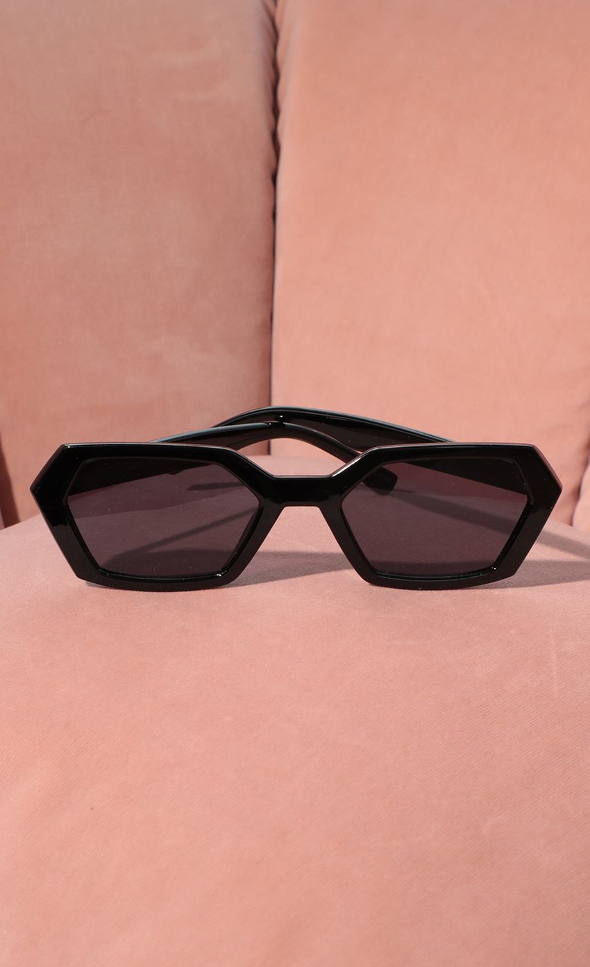 Picture Geometric Trendy Sunglasses in Black. Source: https://media-img.lucyinthesky.com/data/Feb21_1/850xAUTO/AT2A9343.JPG