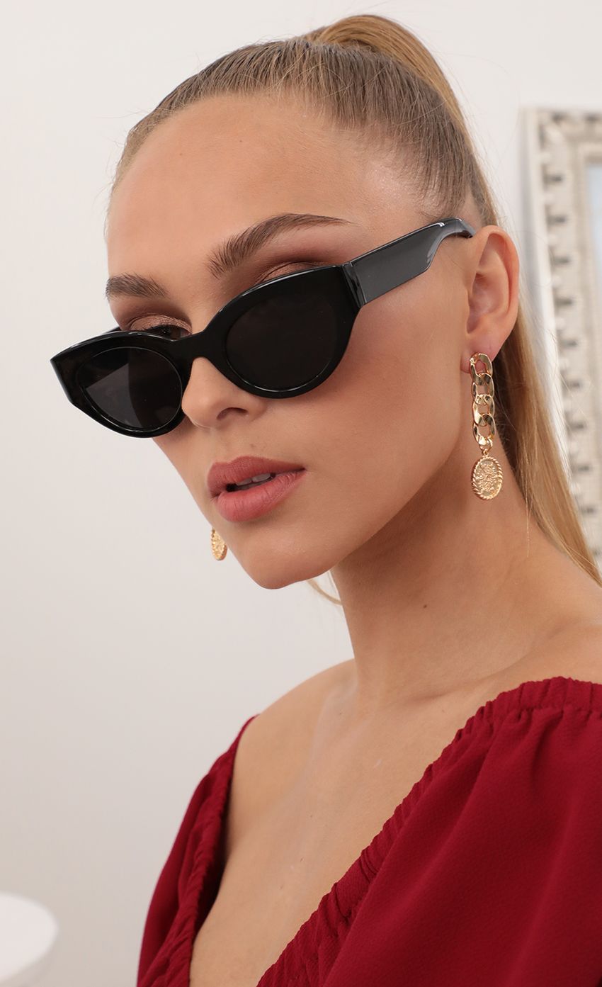 Picture Jade Cateye Sunglasses in Black. Source: https://media-img.lucyinthesky.com/data/Feb21_1/850xAUTO/AT2A9918_COPY.JPG