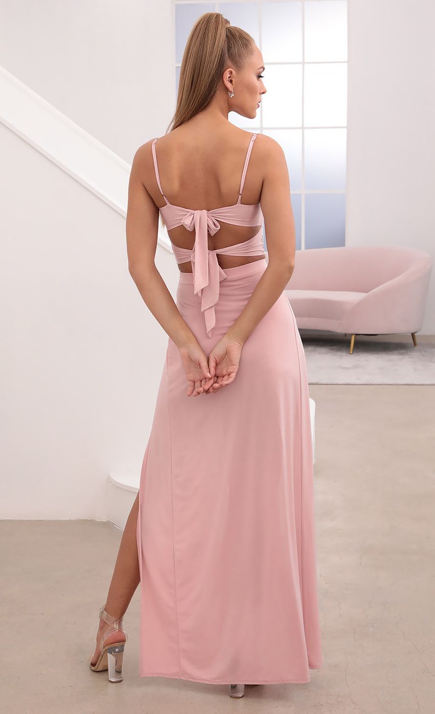 Picture Maxi Set in Pink. Source: https://media-img.lucyinthesky.com/data/Feb21_2/850xAUTO/1V9A2334.JPG