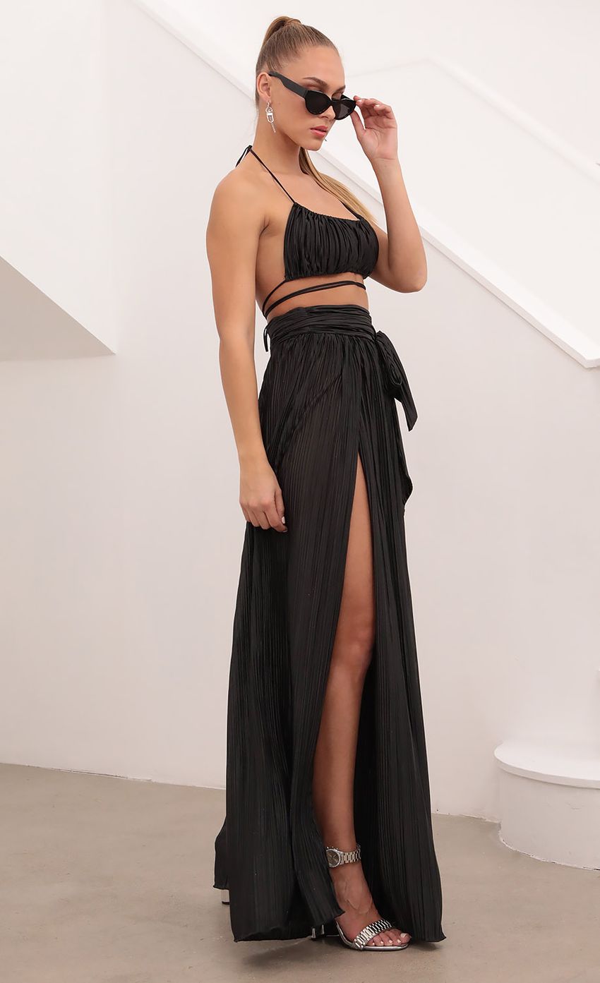 Picture Two Piece Set in Black Shimmer. Source: https://media-img.lucyinthesky.com/data/Feb21_2/850xAUTO/1V9A6918.JPG