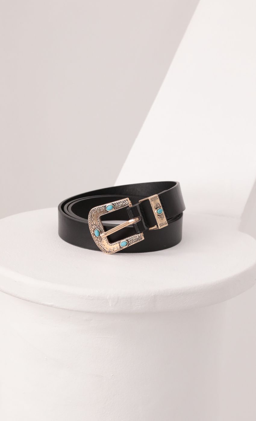 Picture Navajo Belt in Gold. Source: https://media-img.lucyinthesky.com/data/Feb21_2/850xAUTO/781A9238_COPY.JPG
