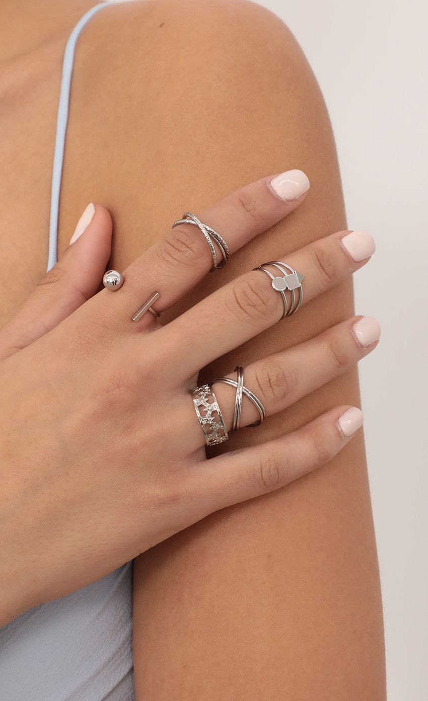Picture Multi Set Ring in Silver. Source: https://media-img.lucyinthesky.com/data/Feb21_2/850xAUTO/AT2A3154_COPY.JPG