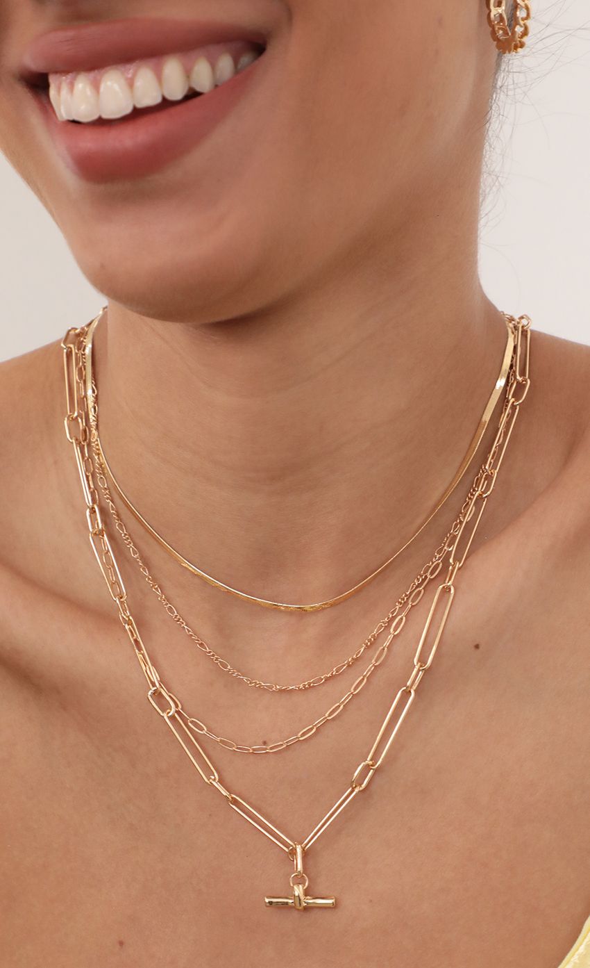 Picture Michelle Layered Chain Necklace Set. Source: https://media-img.lucyinthesky.com/data/Feb21_2/850xAUTO/AT2A3915_COPY.JPG