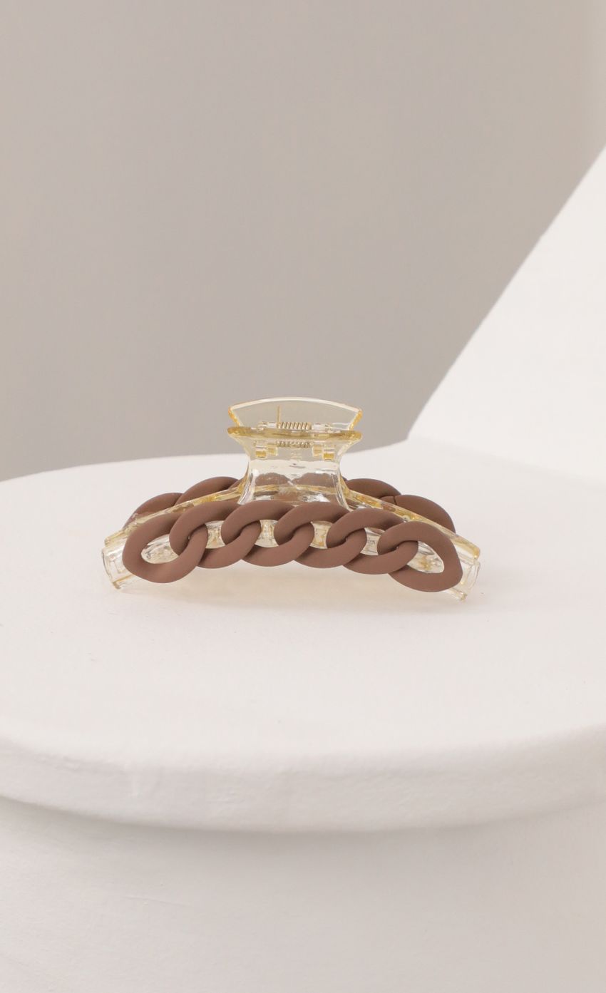 Picture Clear Hair Claw with Mocca Chain. Source: https://media-img.lucyinthesky.com/data/Feb21_2/850xAUTO/AT2A6042_COPY.JPG