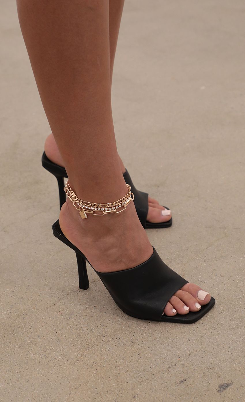 Picture Triple Linked Anklet in Gold. Source: https://media-img.lucyinthesky.com/data/Feb21_2/850xAUTO/AT2A9786_COPY.JPG